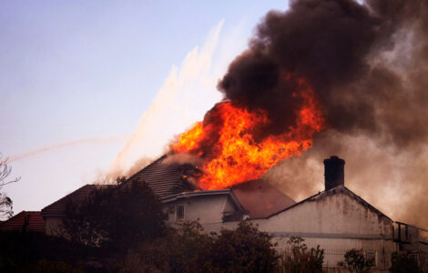 Coastal homes burn as hot winds fuel California fires